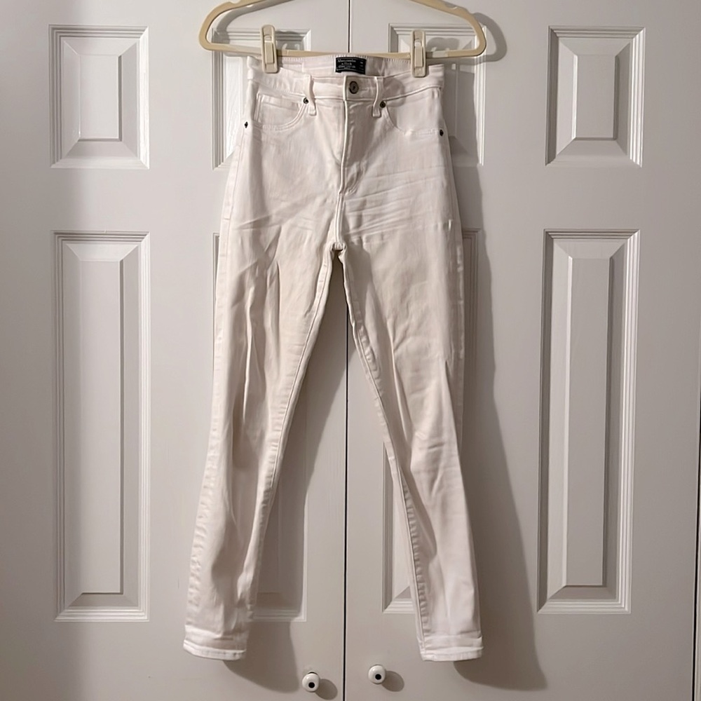 Abercrombie & Fitch White Simone High Rise Ankle Jean